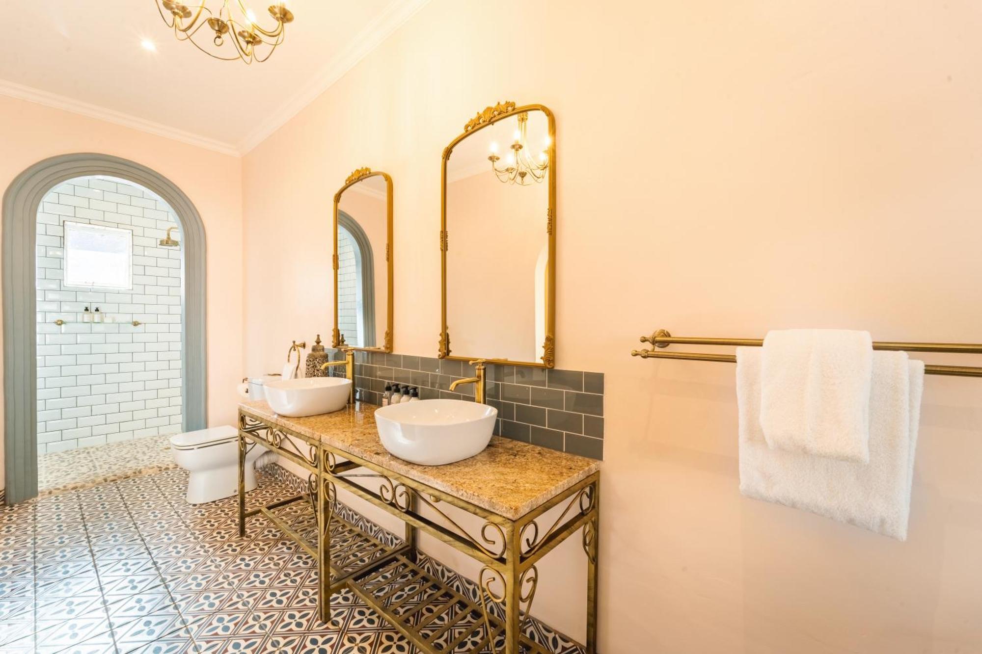 The Victorian Manor Bed and Breakfast Victoria Falls Eksteriør billede